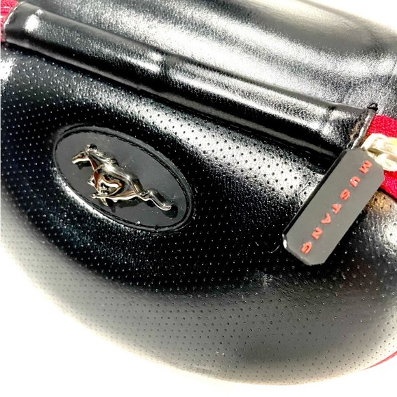 Very rare & unique vintage Ford mustang polarized sunglasses & case - Picture 8 of 10